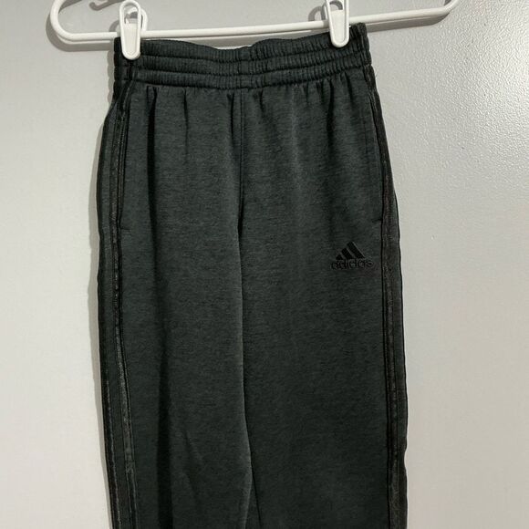 Adidas kids Gray Sweatpants Elastic Waistband Relaxed Fit A553 size S - Picture 1 of 6
